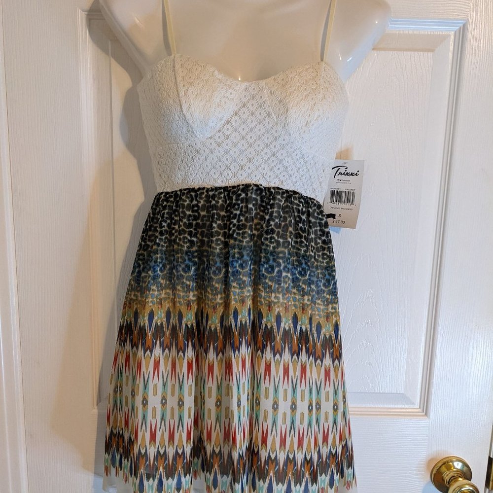 NWT - TRIXXI Cut Out Back Crochet Tribal Design Sheer Over Lined Waist - size S